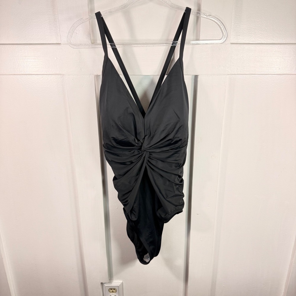 Time and Tru Plus Size 1X 16W-18W Black Twist Front One Piece Swimsuit NWT